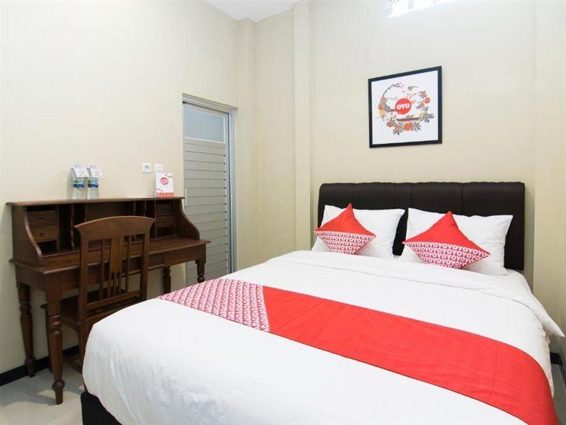 Super Oyo 890 Dewi Fortuna Guest House Maguwo Extérieur photo