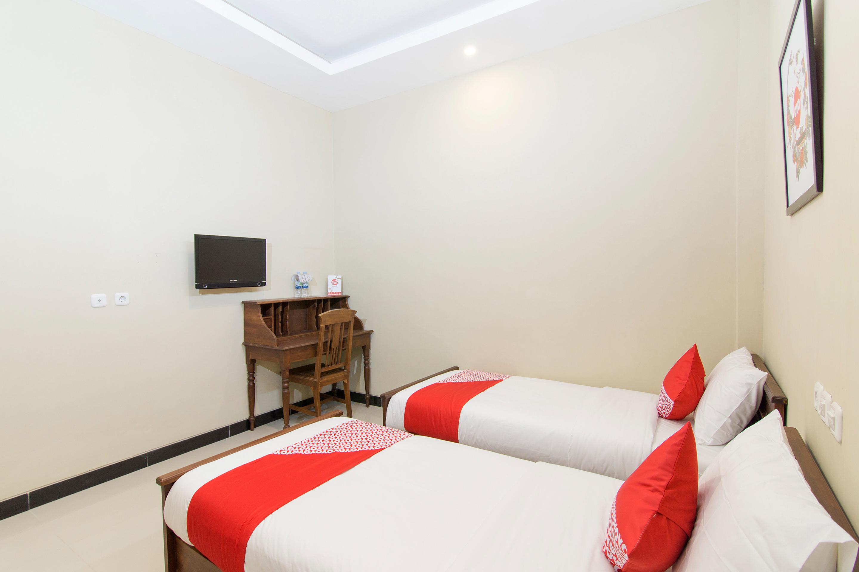 Super Oyo 890 Dewi Fortuna Guest House Maguwo Extérieur photo