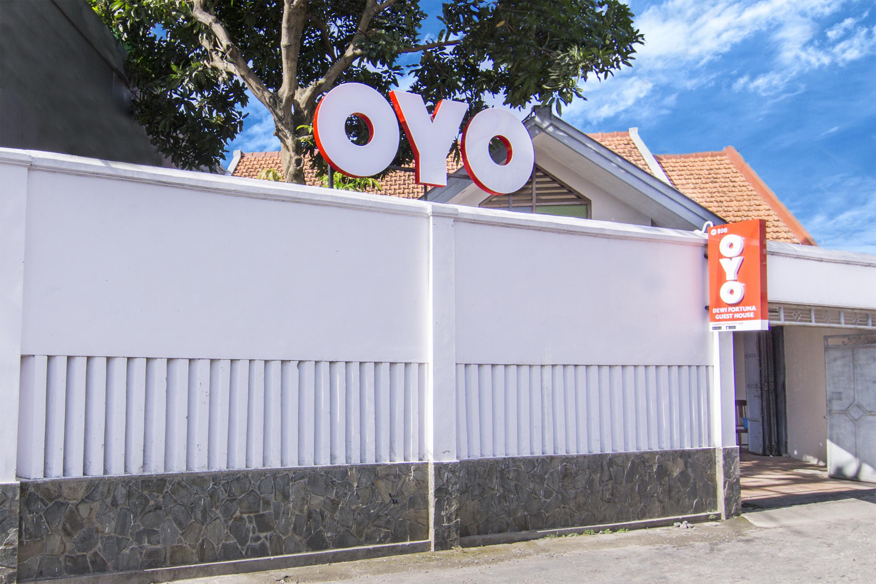 Super Oyo 890 Dewi Fortuna Guest House Maguwo Extérieur photo