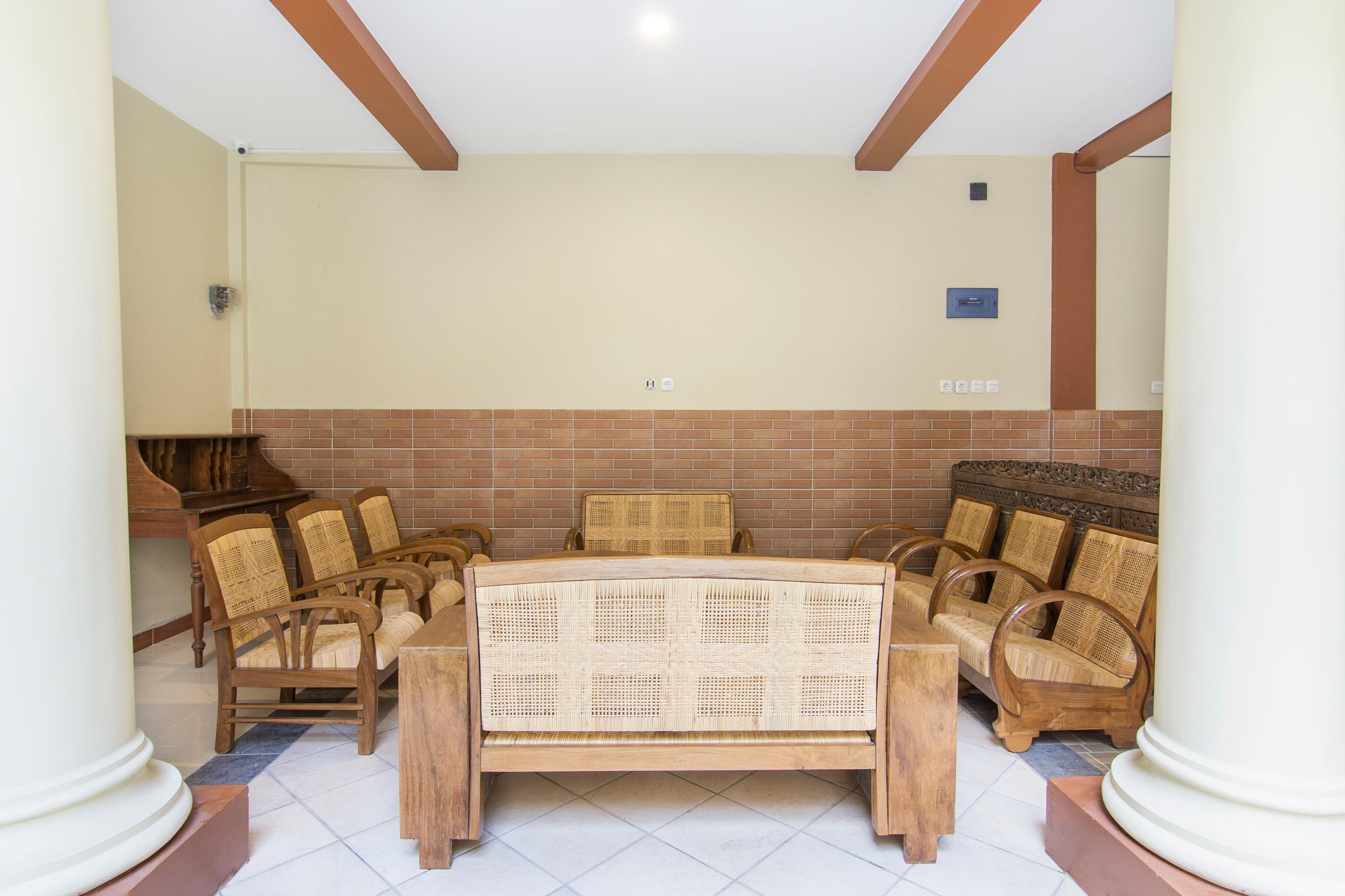 Super Oyo 890 Dewi Fortuna Guest House Maguwo Extérieur photo
