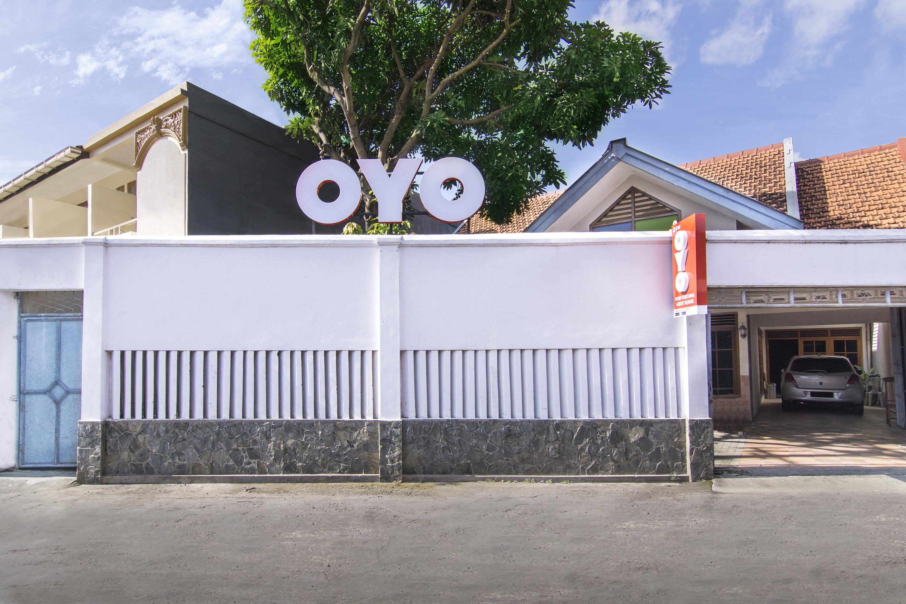 Super Oyo 890 Dewi Fortuna Guest House Maguwo Extérieur photo